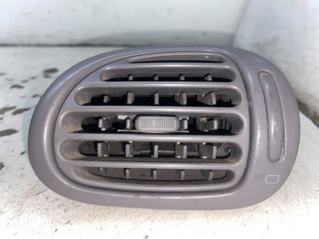 bontott PEUGEOT 206 Jobb Szellőző