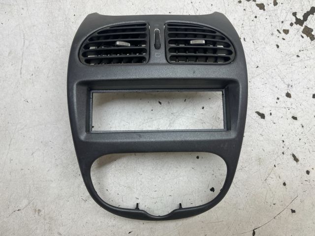 bontott PEUGEOT 206 Középkonzol Keret