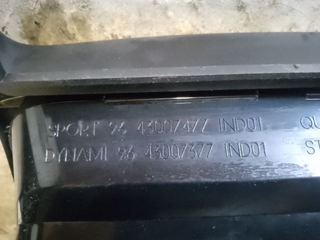 bontott PEUGEOT 206 Középkonzol Keret