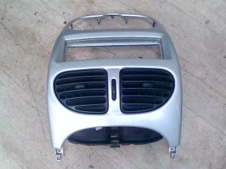 bontott PEUGEOT 206 Középkonzol Keret