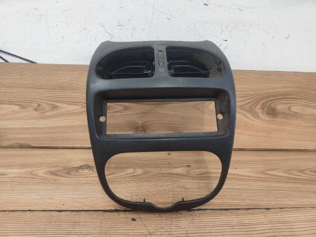 bontott PEUGEOT 206 Középkonzol Keret