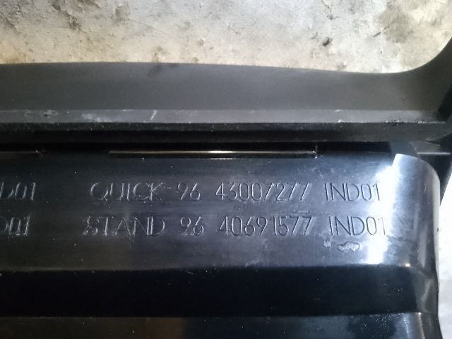 bontott PEUGEOT 206 Középkonzol Keret