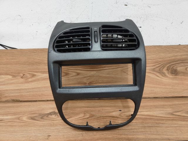 bontott PEUGEOT 206 Középkonzol Keret
