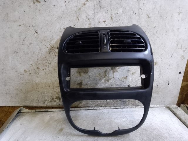bontott PEUGEOT 206 Középkonzol Keret