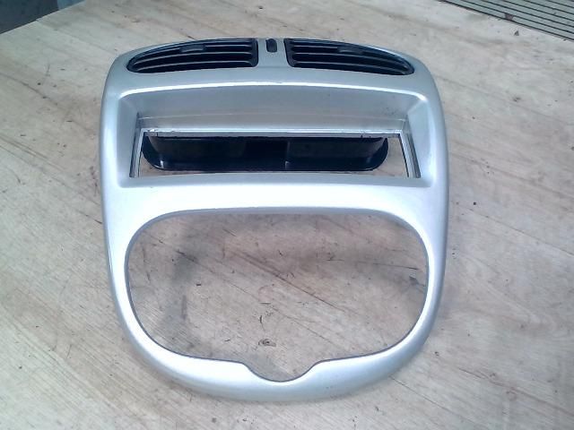 bontott PEUGEOT 206 Középkonzol Keret