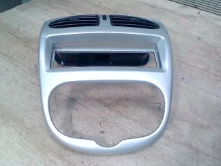 bontott PEUGEOT 206 Középkonzol Keret