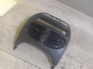 bontott PEUGEOT 206 Középső Szellőző Keret