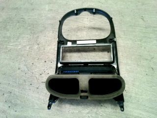 bontott PEUGEOT 206 Középső Szellőző