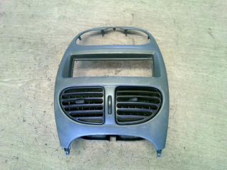 bontott PEUGEOT 206 Középső Szellőző