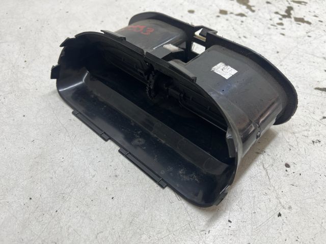 bontott PEUGEOT 206 Középső Szellőző