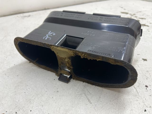 bontott PEUGEOT 206 Középső Szellőző