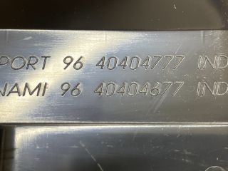 bontott PEUGEOT 206 Középső Szellőző