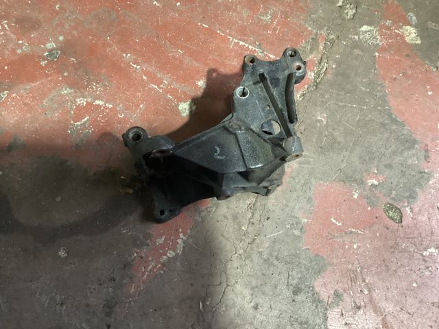 bontott PEUGEOT 206 Motor Tartó Bak (Fém)