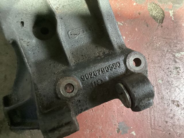 bontott PEUGEOT 206 Motor Tartó Bak (Fém)