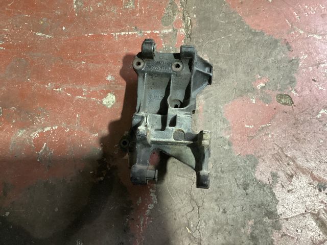 bontott PEUGEOT 206 Motor Tartó Bak (Fém)