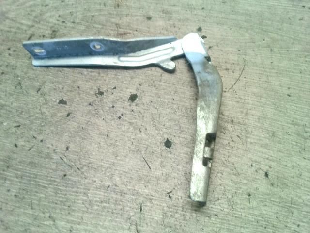 bontott PEUGEOT 206 Motorháztető Jobb Zsanér