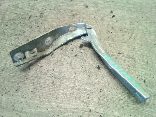 bontott PEUGEOT 206 Motorháztető Jobb Zsanér