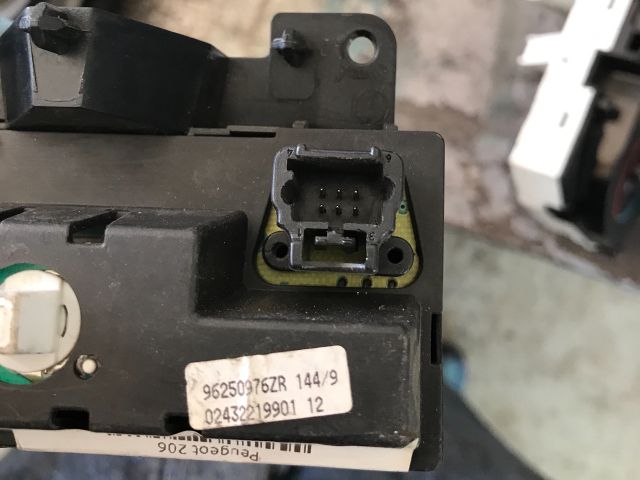 bontott PEUGEOT 206 Multifunkciós Kijelző