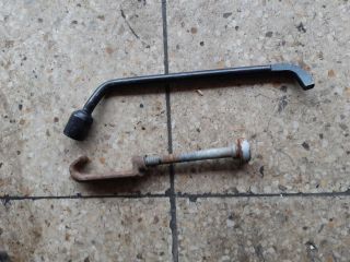 bontott PEUGEOT 206 Pótkerék Tartó