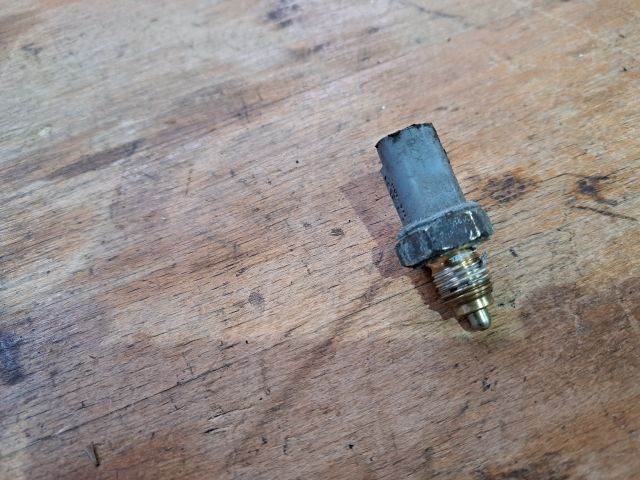 bontott PEUGEOT 206 Tolatólámpa Kapcsoló