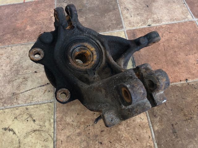 bontott PEUGEOT 207 Bal első Csonkállvány Kerékaggyal