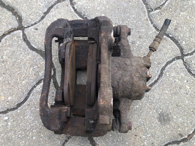 bontott PEUGEOT 207 Bal első Féknyereg Munkahengerrel