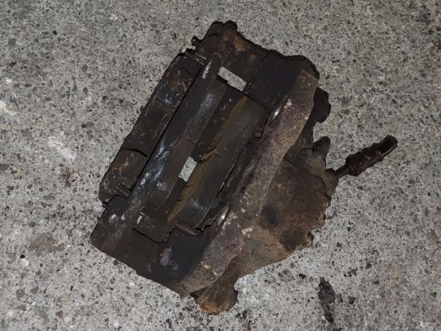 bontott PEUGEOT 207 Bal első Féknyereg Munkahengerrel