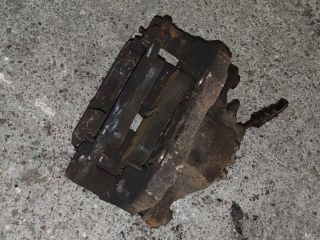 bontott PEUGEOT 207 Bal első Féknyereg Munkahengerrel