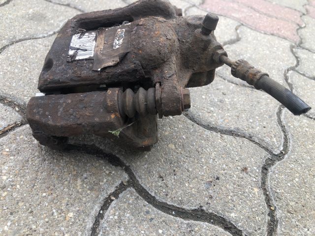 bontott PEUGEOT 207 Bal első Féknyereg Munkahengerrel