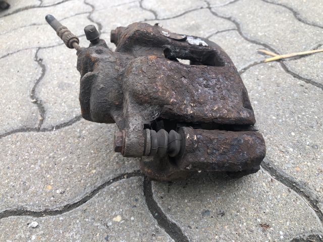 bontott PEUGEOT 207 Bal első Féknyereg Munkahengerrel