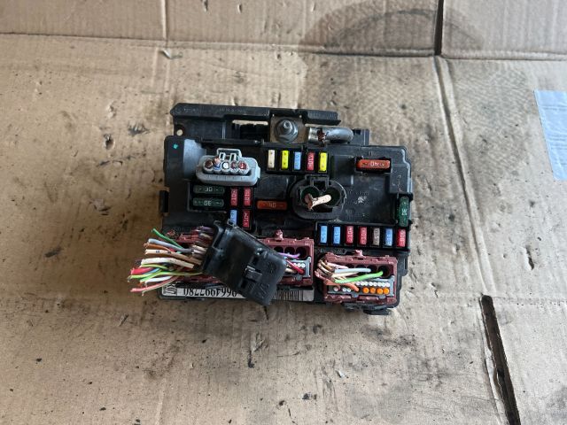 bontott PEUGEOT 207 Biztosítéktábla Motortér