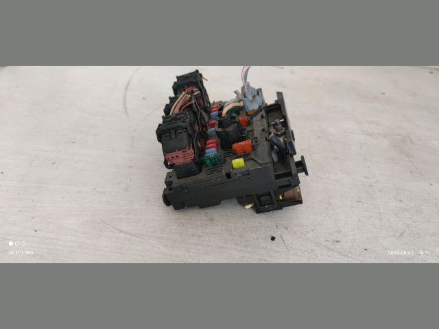 bontott PEUGEOT 207 Biztosítéktábla Motortér