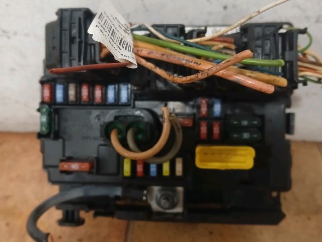 bontott PEUGEOT 207 Biztosítéktábla Motortér