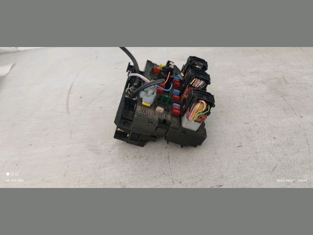 bontott PEUGEOT 207 Biztosítéktábla Motortér