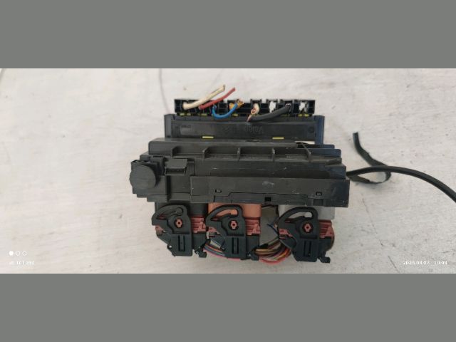 bontott PEUGEOT 207 Biztosítéktábla Motortér