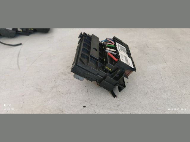 bontott PEUGEOT 207 Biztosítéktábla Motortér