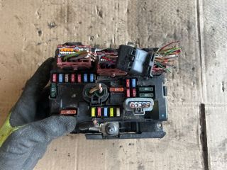 bontott PEUGEOT 207 Biztosítéktábla Motortér