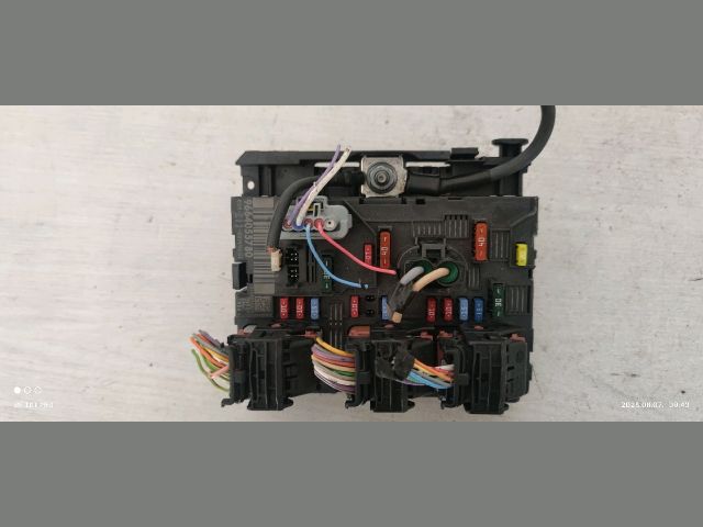 bontott PEUGEOT 207 Biztosítéktábla Motortér