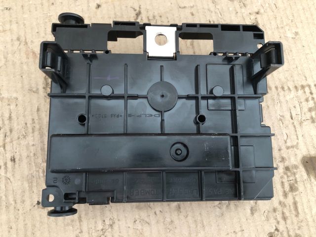 bontott PEUGEOT 207 Biztosítéktábla Motortér