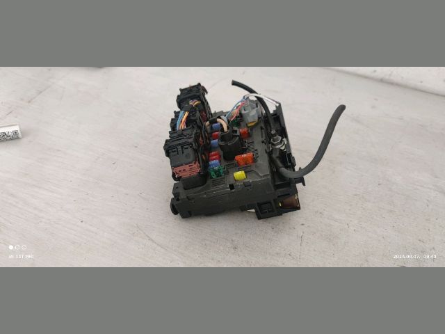 bontott PEUGEOT 207 Biztosítéktábla Motortér