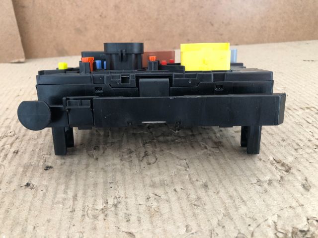 bontott PEUGEOT 207 Biztosítéktábla Motortér