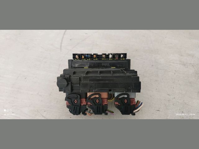 bontott PEUGEOT 207 Biztosítéktábla Motortér