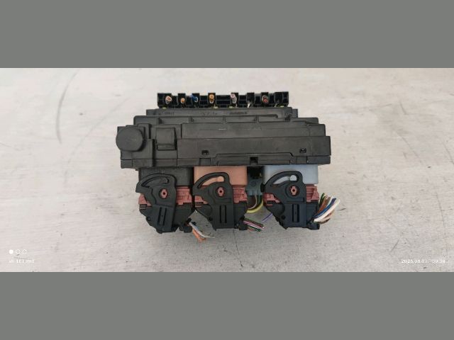 bontott PEUGEOT 207 Biztosítéktábla Motortér