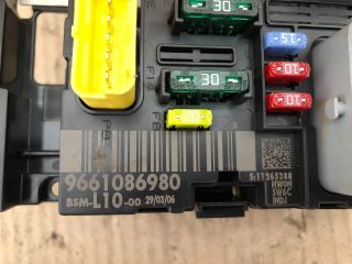 bontott PEUGEOT 207 Biztosítéktábla Motortér