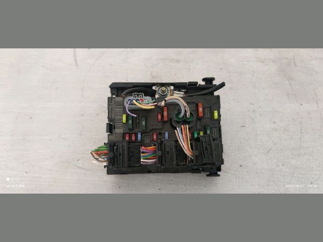 bontott PEUGEOT 207 Biztosítéktábla Motortér