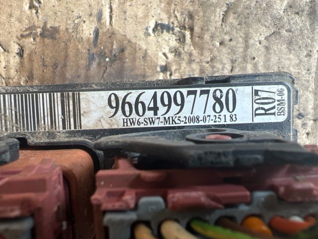 bontott PEUGEOT 207 Biztosítéktábla Motortér