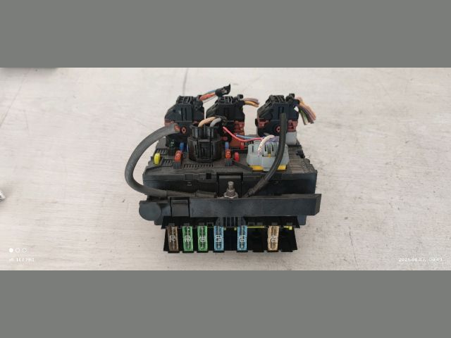 bontott PEUGEOT 207 Biztosítéktábla Motortér