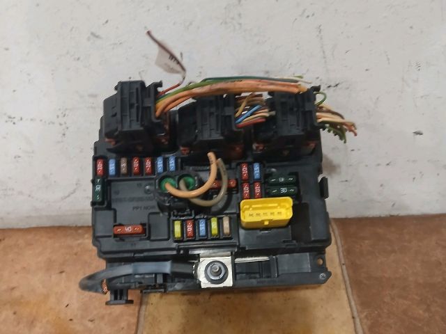 bontott PEUGEOT 207 Biztosítéktábla Motortér