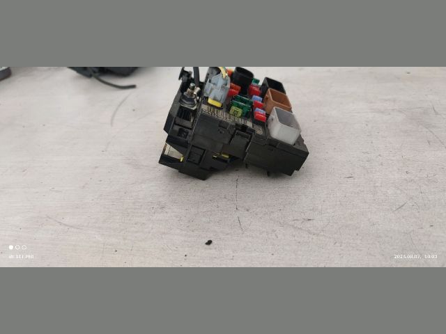 bontott PEUGEOT 207 Biztosítéktábla Motortér