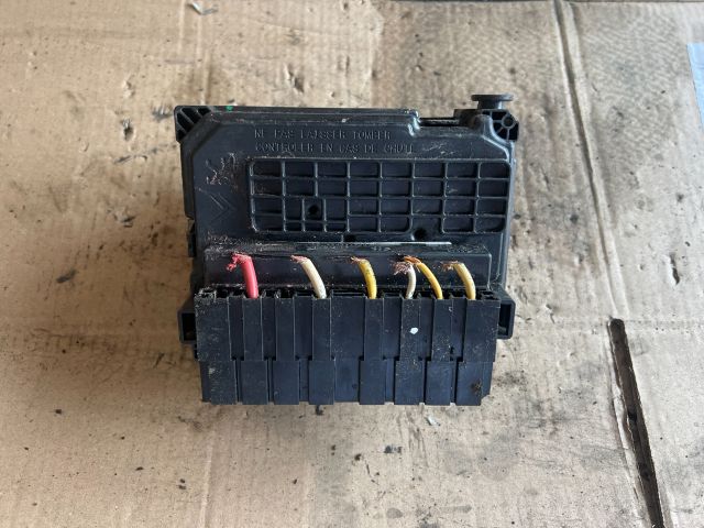 bontott PEUGEOT 207 Biztosítéktábla Motortér